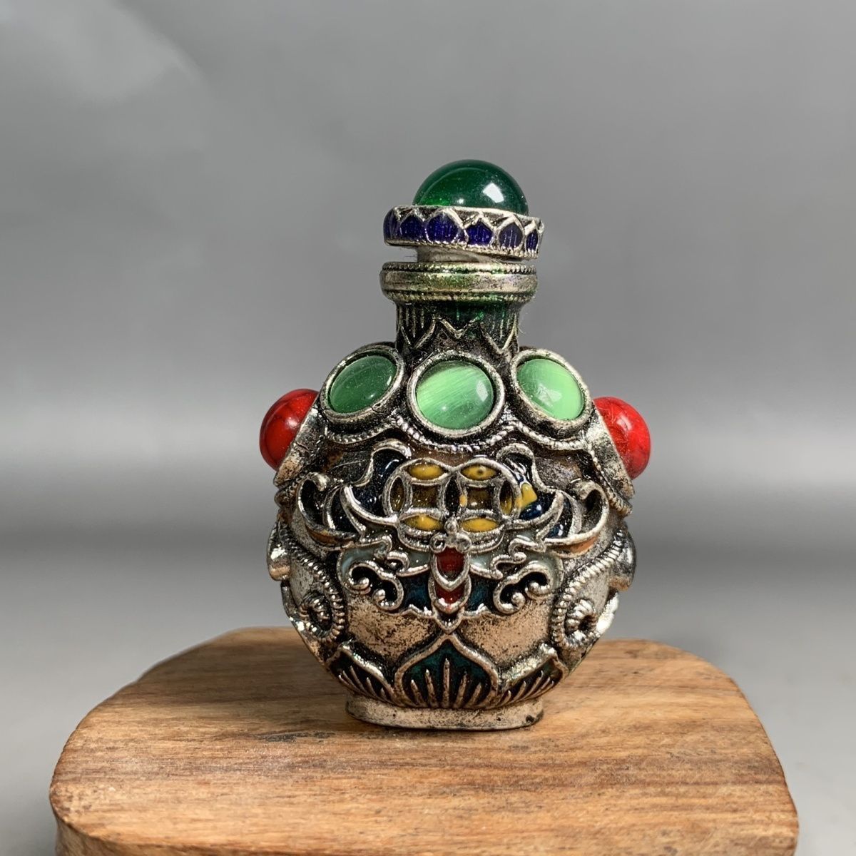 Vintage Collectible Bottles - Botella de Tabaco Vintage de Bronce